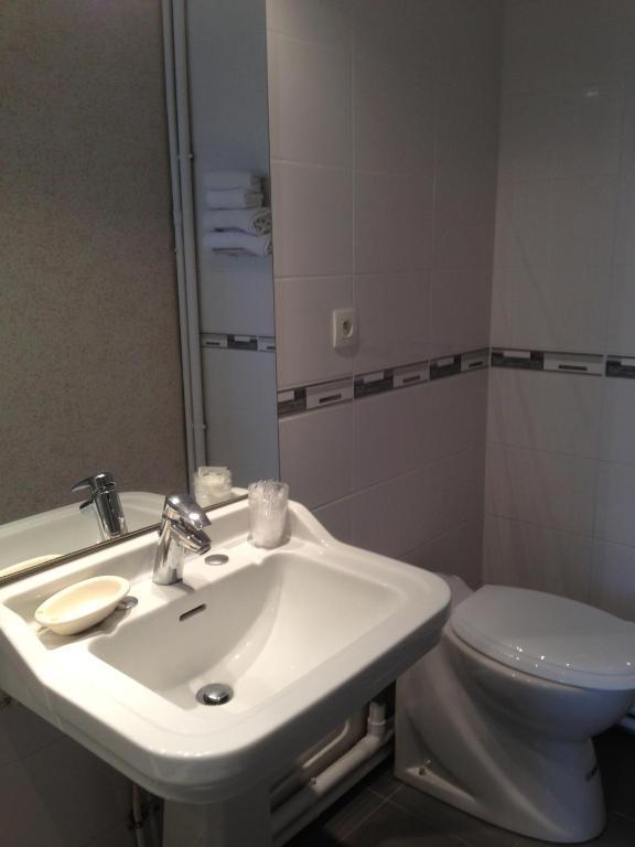 Hotel La Tour D'Auvergne Pont-lʼAbbé Rom bilde